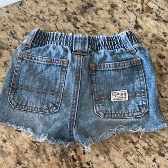 18month signature Levi cut off jean shorts - Picture 2 of 3